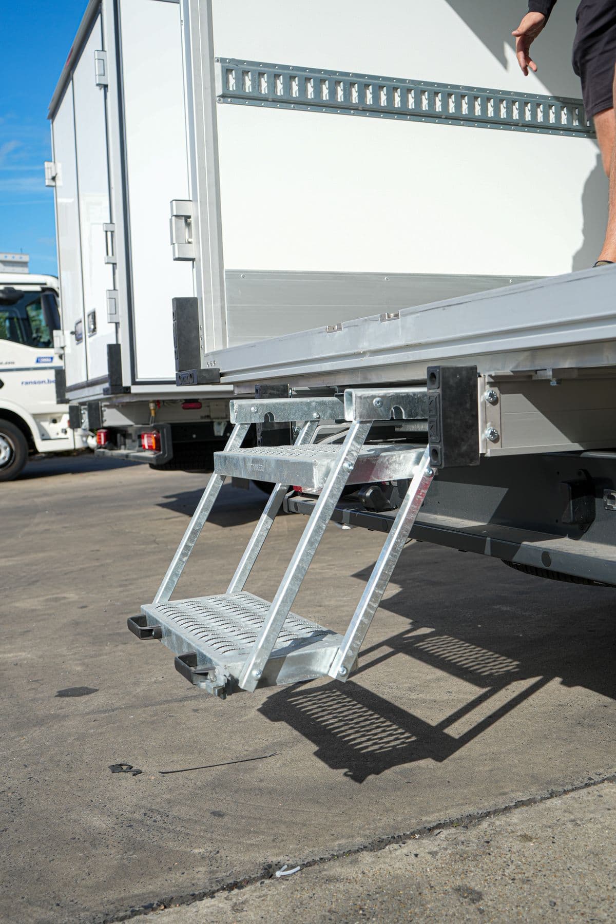 The fold-out step at the rear door of an Isocar box