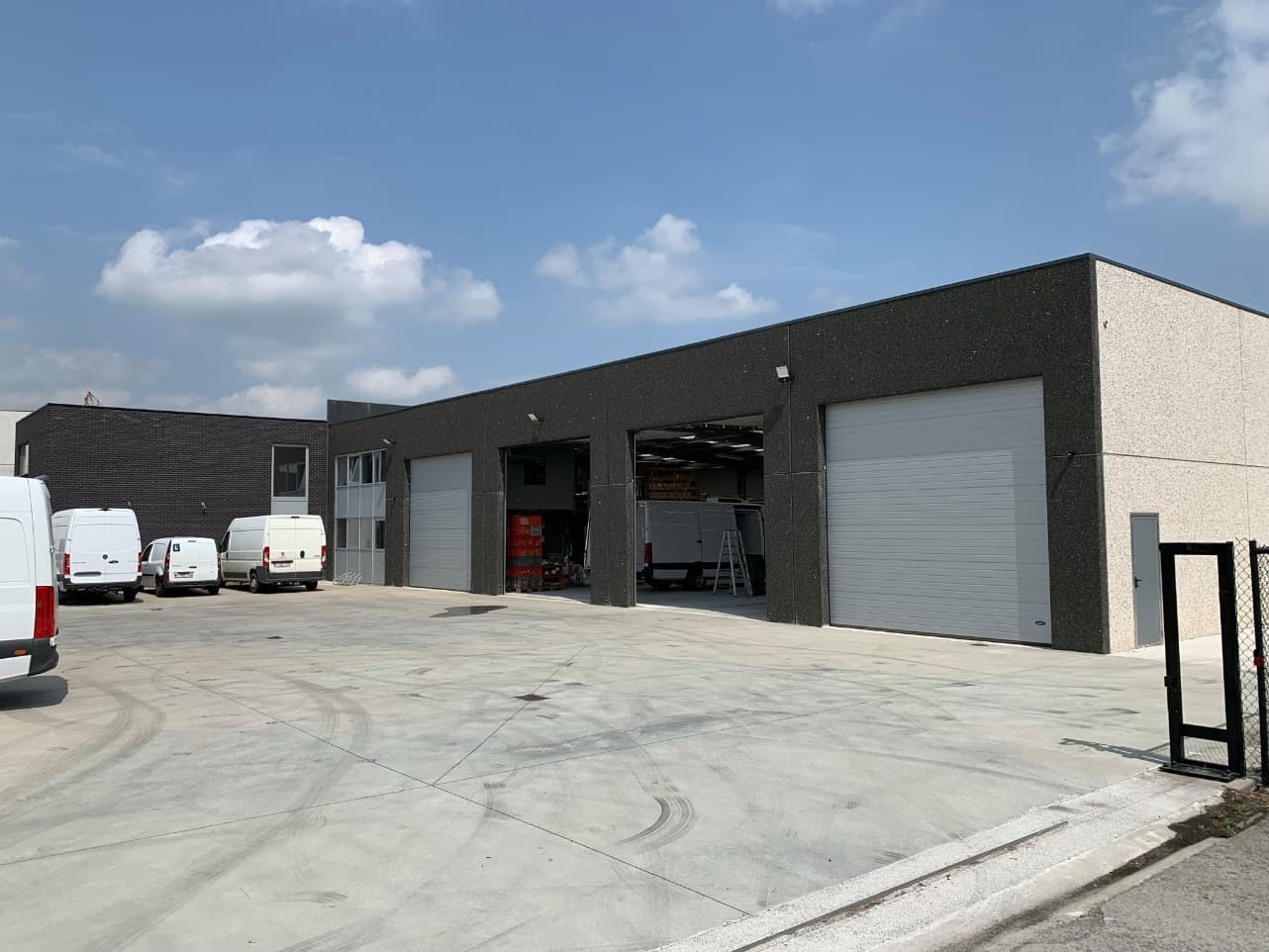 The Isocar building in Hooglede, with the doors open